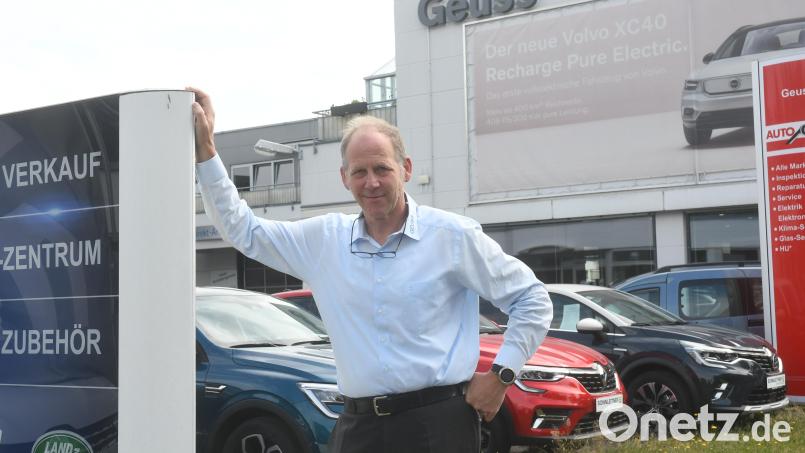 Jürgen Geuss hat sein Autohaus an die Firma Sonnleitner verkauft. Für die Belegschaft und die Kunden soll sich dadurch aber nicht viel ändern. Bild: Gabi Schönberger