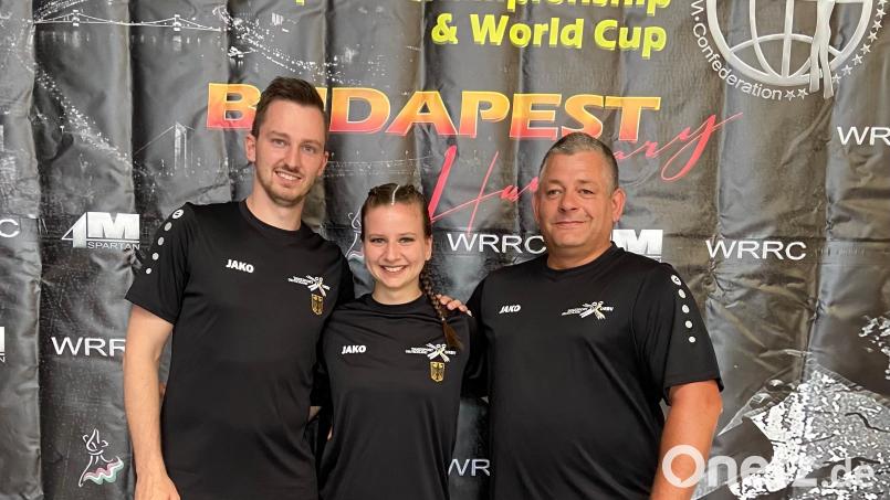 Das Quick-Feet-Paar Dominik Stubenvoll und Antonia Schmid mit Heimtrainer Bernd Peter (von links). Bild: Schmid/exb