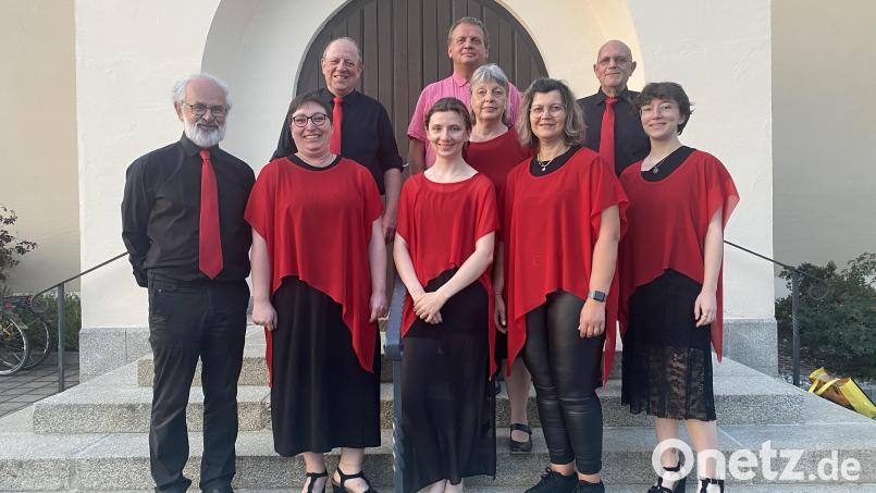 Die Chorschola, Michael Koch und Horst Narnhammer gestalteten die dritte Geistliche Abendmusik in der Marienkirche. Bild: Michael Koch/exb