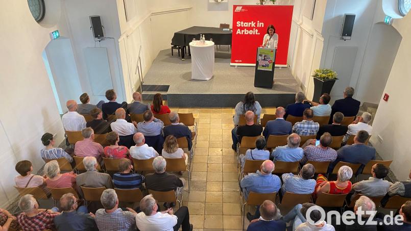 Die Spitalkirche in Schwandorf war gut besucht beim DGB Empfang. Bild: Ertl/exb