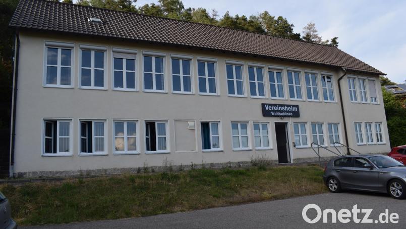 Im Erdgeschoss des ehemaligen Schulhauses tagt der Gemeinderat von Altendorf.Das Obergeschoss wird von den Vereinen genutzt. Bild: bnr