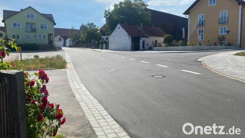 Die Sanierung der Ortsdurchfahrt gehört zur Dorferneuerung in Pischdorf. Bild: jua