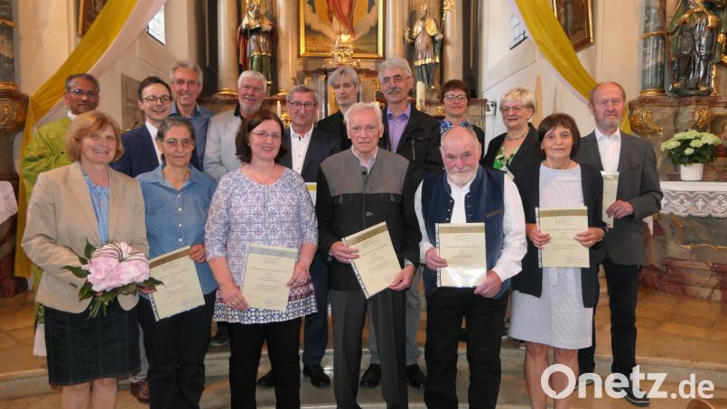 De Kirchenchor St. Pankratius ehrt treue Sängerinnen und Sänger. Bild: ils