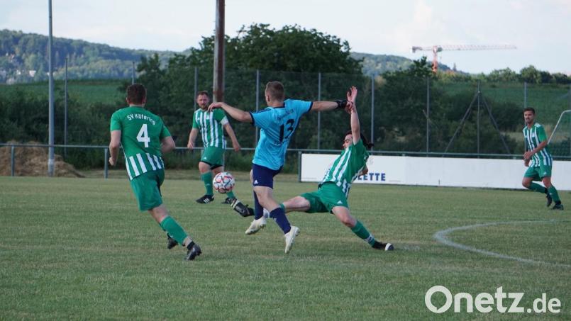 Der SV Köfering (hier in den grünen Trikots) ist in diesem Jahr Gastgeber beim Kümmersbrucker Gemeindepokal. Bild: Anja Belmer