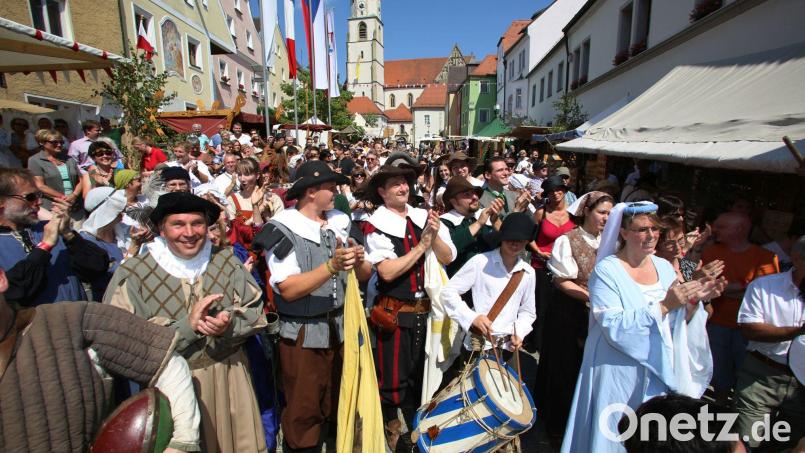 Mittelalterliches Markttreiben lockt Tausende von Besuchern zwischen Mähn- und Obertor. Archivbild: Götz