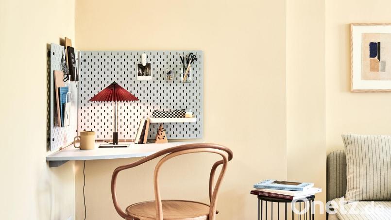 Ein kleines Eckregal schafft Ordnung. Bild: Bosch/DIY-Academy