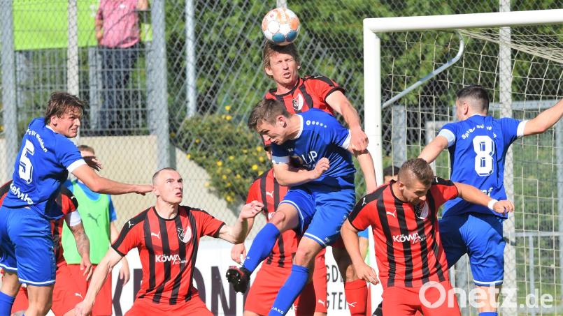 Am 3. Juni standen die SpVgg SV Weiden und der SV Schwandorf-Ettmannsdorf im Relegations-Rückspiel zur Bayernliga gegenüber (Szene). Bereits am zweiten Spieltag der neuen Saison in der Landesliga Mitte kommt es zur Neuauflage. Archivbild: G. Büttner