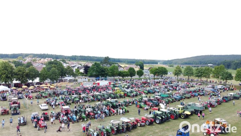 Zahlreiche Gäste zog das Oldtimertreffen in Fensterbach an. Bild: Stefan Fellner/exb