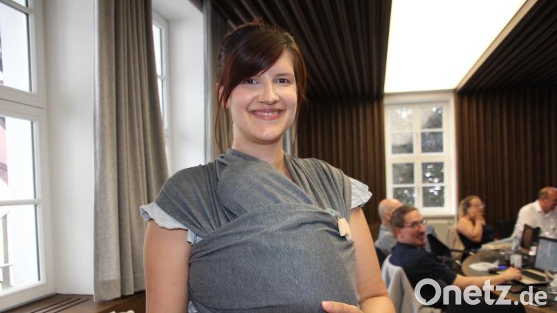 CSU-Stadträtin Franziska Härtl hatte ihre Tochter Luise, am 29. Mai geboren, mit zur Stadtratssitzung mitgebracht. Bild: kro