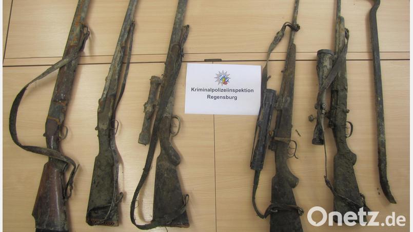 Die sichergestellten Waffen Bild: KPI Regensburg