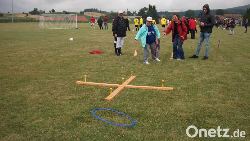 Insgesamt zwölf Stationen sind beim Spiele-Parcours zu bewältigen. Jeder Punkt zählt, dennoch geht niemand ohne Preis nach Hause. Bild: SC Weiding