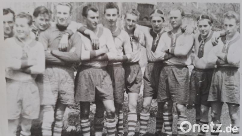 1955 begannen die Fußballer mit diesem „Staraufgebot“. Bild: Archiv R. Schreiber/exb