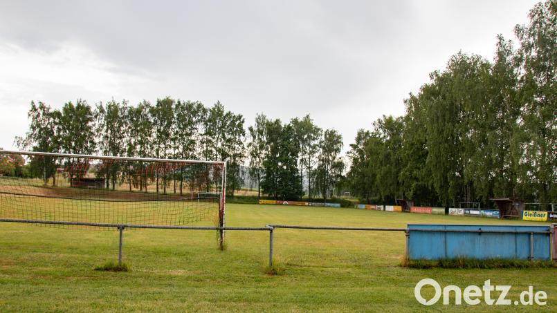 Auf dem Fußballplatz des VfB Thanhausen werden bald zwei Mähroboter unterwegs sein. Bild: Susanne Forster