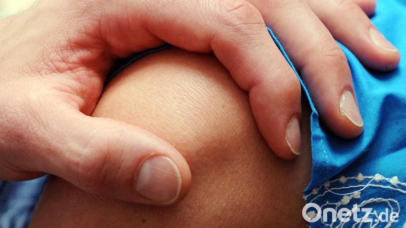 Die Polizei Marktredwitz ermittelt gegen einen 15-Jährigen. Er soll auf dem Volksfest eine 13-Jährige gegen ihren Willen angefasst haben. Symbolbild: Jens Kalaene