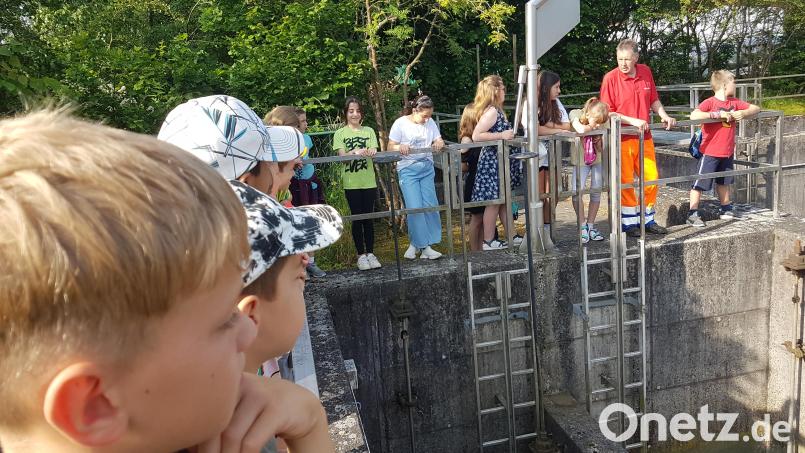 Die 4. Klassen der Grundschule Waldsassen besuchten Waldsassener Kläranlage. Bild: Grundschule Waldsassen/exb