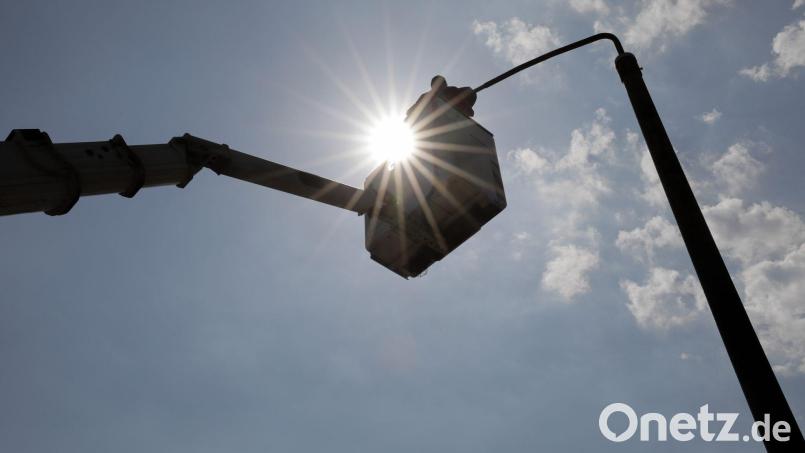 In Waldsassen wird die Straßenbeleuchtung komplett auf LED-Technik umgestellt. Symbolbild: Jan Woitas/dpa-Zentralbild/dpa