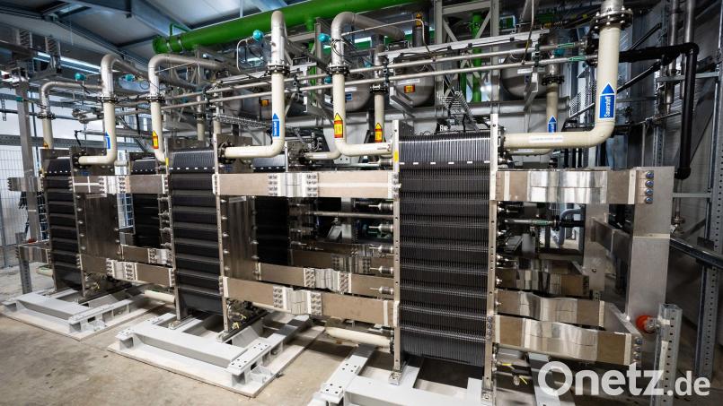 Bayerns größte Anlage zur Produktion von grünem Wasserstoff steht seit Herbst 2022 weitgehend still. Nun soll der Betrieb hochgefahren werden. Archivbild: Nicolas Armer/dpa