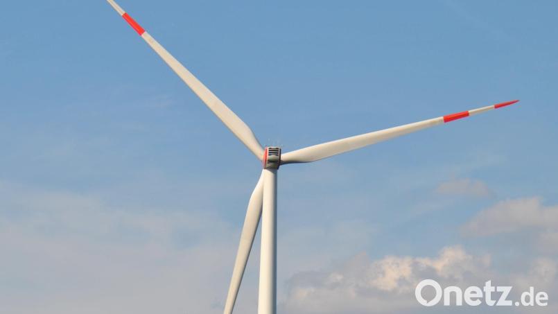 Unmittelbar neben der A6 steht dieses Windrad, eines von fünf im Windpark Illschwang. Bild: no