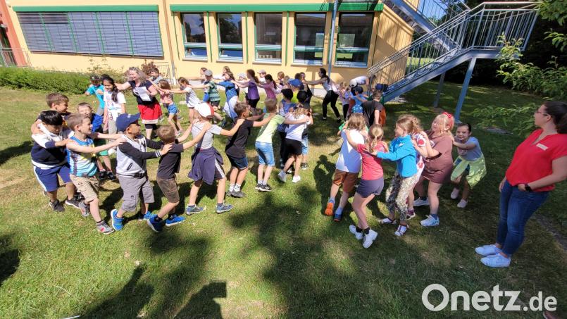 Die Schüler der Klasse 3/4 der Základní škola aus Chodov besuchten die Grundschule Niedermurach. Bild: Ortrud Sperl/exb