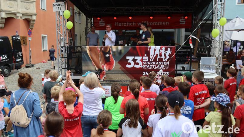 Die HCS-T-Shirts dominierten das Bild des Teilnehmerfelds beim Stadtlauf Bild: Martin Franitza