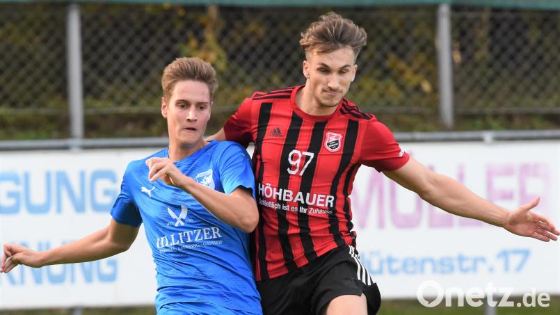 Nico Argauer (rechts) erzielte den 2:1-Siegtreffer für den SC Luhe-Wildenau gegen den FC Weiden-Ost. Archivbild: G. Büttner