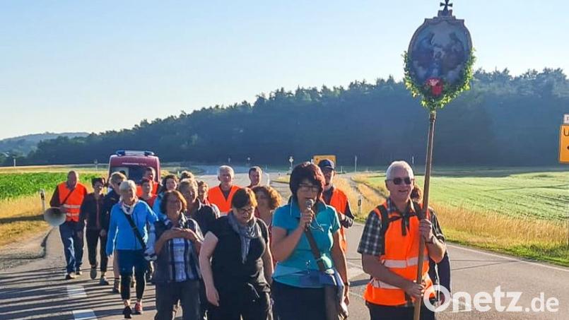 Eine 25 Kilometer lange Strecke legen die Freihunger Fußwallfahrer zum Mariahilfberg in Amberg zurück. Bild: Karin Amann
