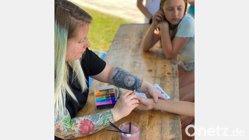Ein absoluter Renner für die Kinder ist beim Pfadfinderfest in Schnaittenbach die Körperbemalung auf der Spielestraße. Bild: ads