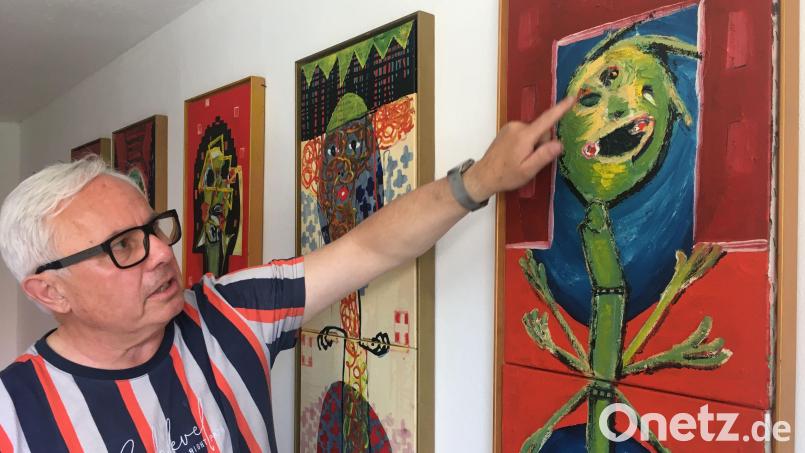 Jürgen Huber erklärt an diesem Bild aus dem Zyklus „Orte der Liebe“ seine künstlerische Arbeitsweise. Bild: ihl