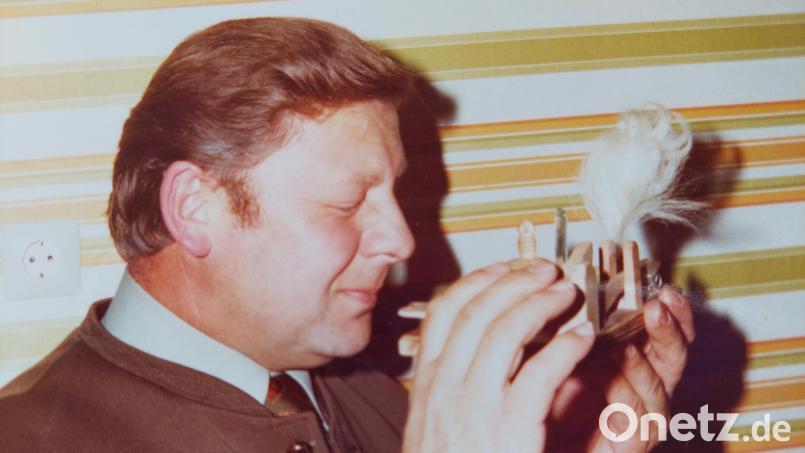 Die Schnupfmaschine des Schnupferclubs Neusath: Alle Mitglieder des Vereins wollten sie bald nach der Gründung des Vereins mal ausprobiert haben, auch wenn sie ansonsten vielleicht gar kein Interesse am Schnupfen hatten. Archivbild: Schnupferclub Neusath/exb