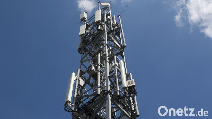 Die Weichen für den Bau eines Mobilfunkmasts bei Bachetsfeld werden gestellt. Symbolbild: Christoph Dernbach/dpa