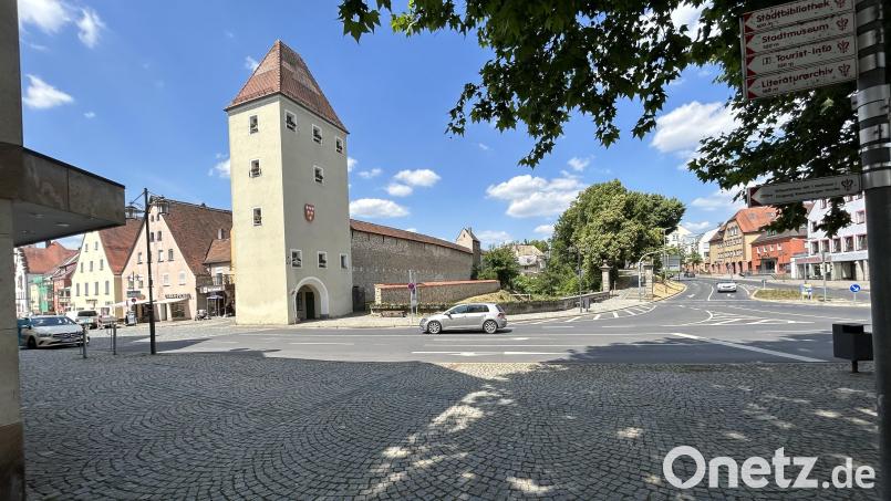 Sollte es zu einem Umbau der Storg-Kreuzung kommen, sehen die Planer die Verlegung der Zufahrt zur Adolph-Kolping-Straße und zur Bastei in Höhe des früheren Müller-Marktes vor. Auch ein neuer Übergang zu Stadtturm und Stadtgraben floss in die ersten Überlegungen mit ein. Bild: Andreas Royer