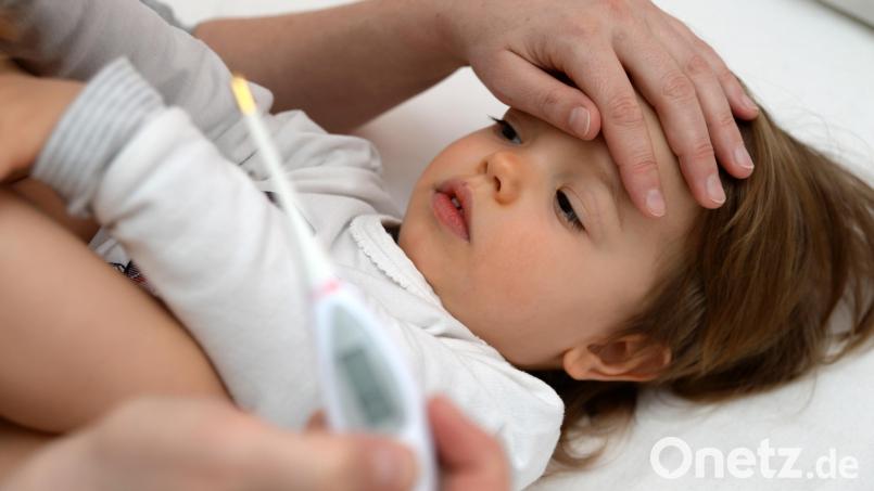 Die Lieferengpässe bei Arzneimitteln bekommen Familien deutlich zu spüren. Viele Medikamente für Kinder sind gerade schwer erhältlich. Symbolbild: Andrea Warnecke/dpa
