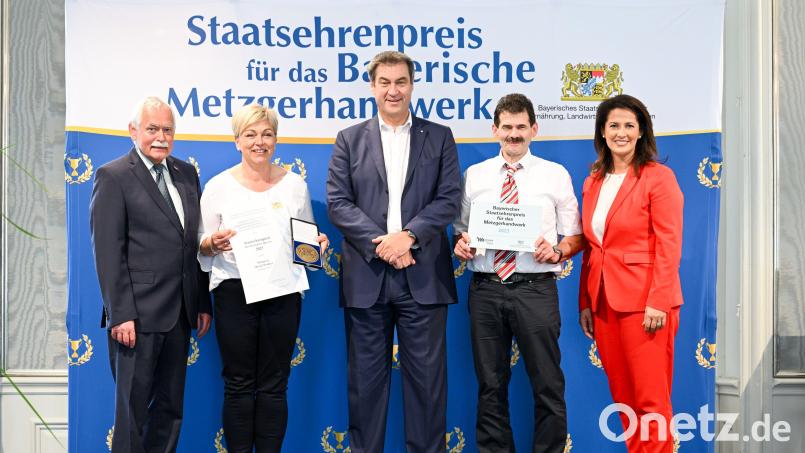 Von links Landesinnungsmeister Konrad Ammon, Manuela Weidner, Ministerpräsident Markus Söder, Martin Weidner und Staatsministerin Michaela Kaniber. Bild: Tobias Hase/StMELF