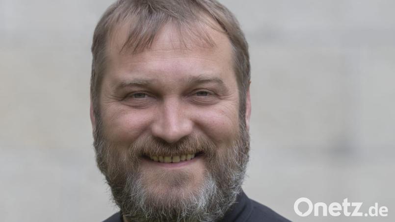 Pater Vinzenz Schlosser wird von Bischof Rudolf Voderholzer zum Priester geweiht. Bild: mab
