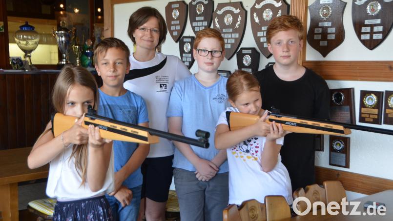 Auch Schüler und Jugendliche können sich an der 24. Stadtmeisterschaft im Sportschießen bei den "Edelweiß"-Schützen in Roggenstein beteiligen. Archivbild: dob