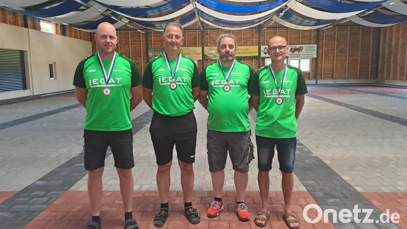 Die erfolgreichen Asphaltstockschützen der Sportfreunde Kondrau: Andreas Loos (von links), Christian Stark, Thomas Klein und Matthias Schnurrer. Bild: kro