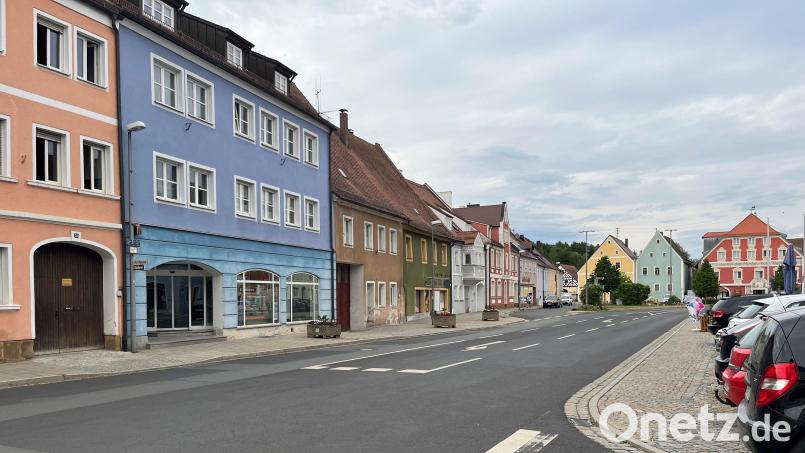 Geht es nach dem Stadtrates sollen sowohl die Vorstadt als auch der Marktplatz in Vilseck umgestaltet und die großen Asphaltflächen rückgebaut werden. Bild: e
