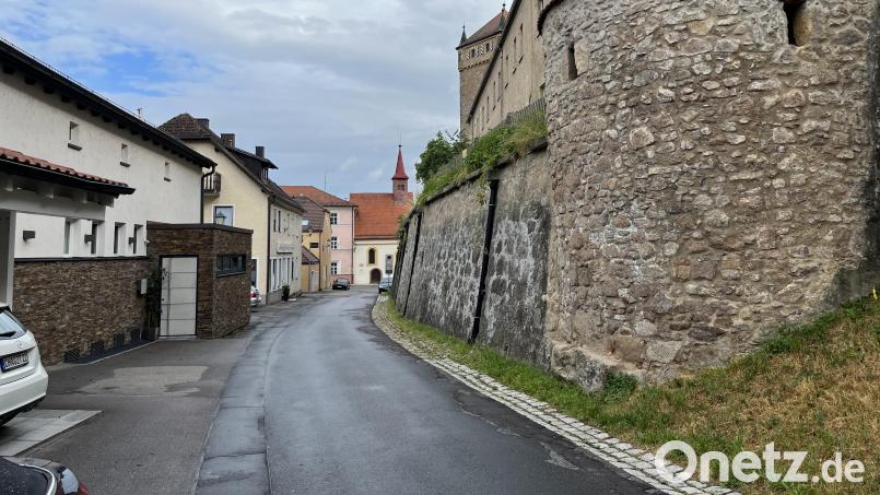 In zwei Abschnitten sollen die Straße &quot;Rahm&quot; und die Burgmauer saniert werden. Bild: sns