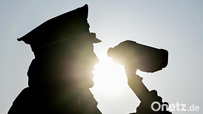Die Polizei führte bei Pullenreuth Geschwindigkeitsmessungen durch. Symbolbild: Patrick Pleul/dpa