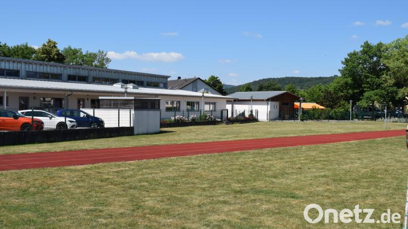 Der Kindergarten St. Martin wird Richtung Sportplatz erweitert, dadurch entsteht Platz für weitere zwei Gruppen. Bild: bnr