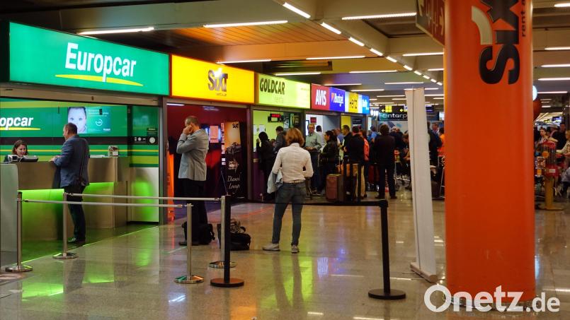 Wer für den Urlaub seinen Mietwagen bucht, sollte sich so früh wie möglich kümmern. Symbolbild: Jens Kalaene/dpa