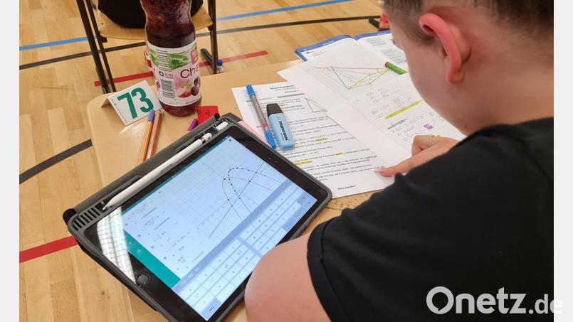In der Mathe-Abschlussprüfung das Tablet verwenden: Die Neunburger Realschule ist Teil eines Pilotprojektes. Bild: Ferdinand Stipberger/exb