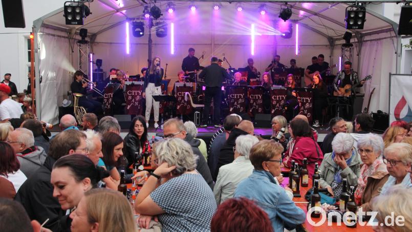 Rund 1000 Besucher erlebten einen stimmungsvollen und beschwingten Schlagerabend. Bild: kro