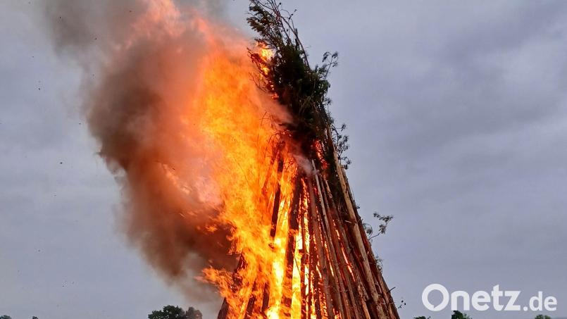 Johannisfeuer in Wolfring Bild: Franz Ziegelmeier/OGV Wolfring/exb