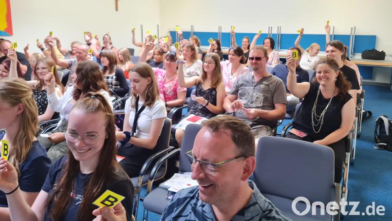Schülerinnen lernten bei der &quot;Girls&#039; Day Akademie&quot; technische Berufe kennen - und forderten auch die Gäste bei einem Quiz heraus, ihr Wissen dazu zu präsentieren. Bild: Girls&#039; Day Akademie/exb