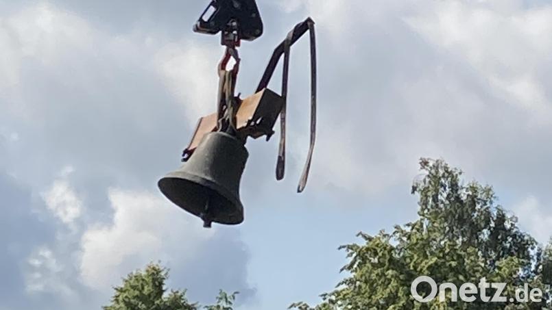 Im neuen Turm findet die alte Glocke wieder einen angestammten Platz. Bild: e