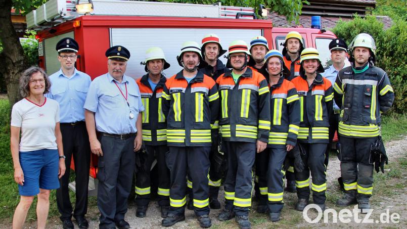 Den Feuerwehrfrauen und -männern aus Etzelwang und Lehendorf gilt nach der Prüfung die Anerkennung (von links) der Zweiten Bürgermeisterin Lydia Zahner sowie der Schiedsrichter Norbert Sperber, Hans Sperber und Michael Schmidt. Bild: ds