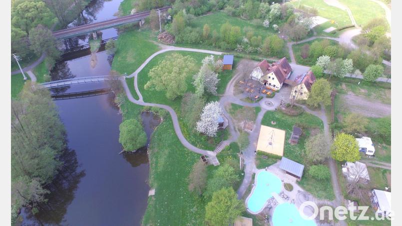 Die Freizeitanlage Neustadt rechts der Waldnaab war früher eine Hausmülldeponie. Deshalb wird der Boden jetzt untersucht. Luftbild: Michael Ascherl