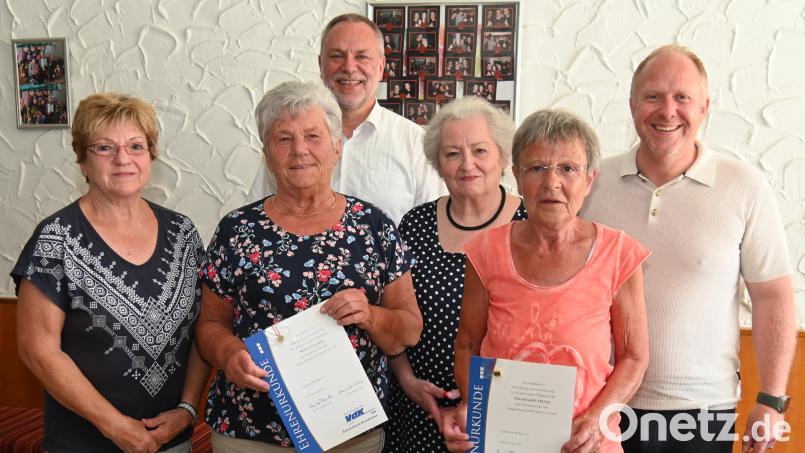 Langjährige Mitglieder des VdK Schnaittenbach werden geehrt (von links): Vorsitzende Renate Bruckner, Maria Dagner, Pfarrer Thomas Irlbacher, VdK-Kreisvorsitzende Marianne Kies-Baldasty, Hildegard Fruth und Bürgermeister Marco Eichenmüller. Bild: gf