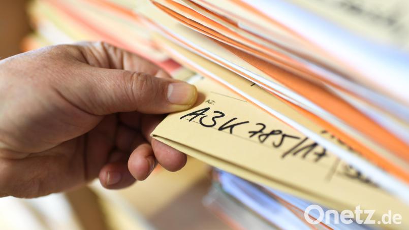Nicht nur bayernweit steigt die Zahl der eingängigen Asyl-Verfahren gerade wieder leicht an – auch das Regensburger Verwaltungsgericht befasst sich derzeit wieder vermehrt mit Asylbewerbern. Symbolbild: Felix Kästle/dpa